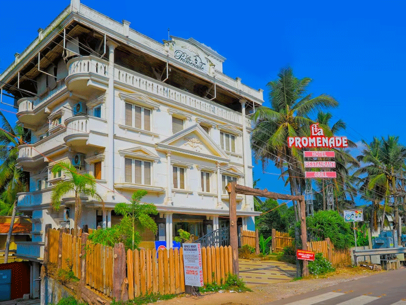 LA PROMENADE HOTEL