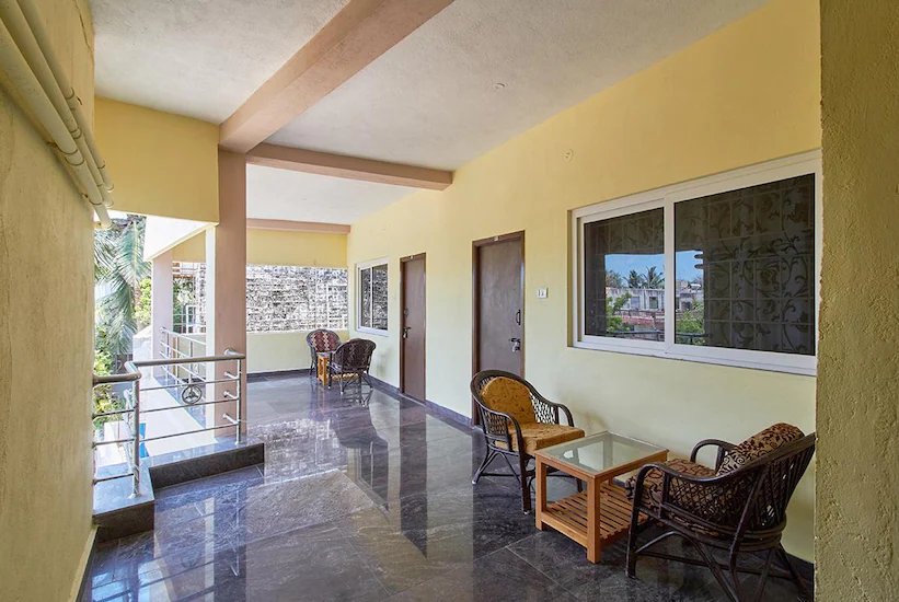 LOBBY/COMMON AREA