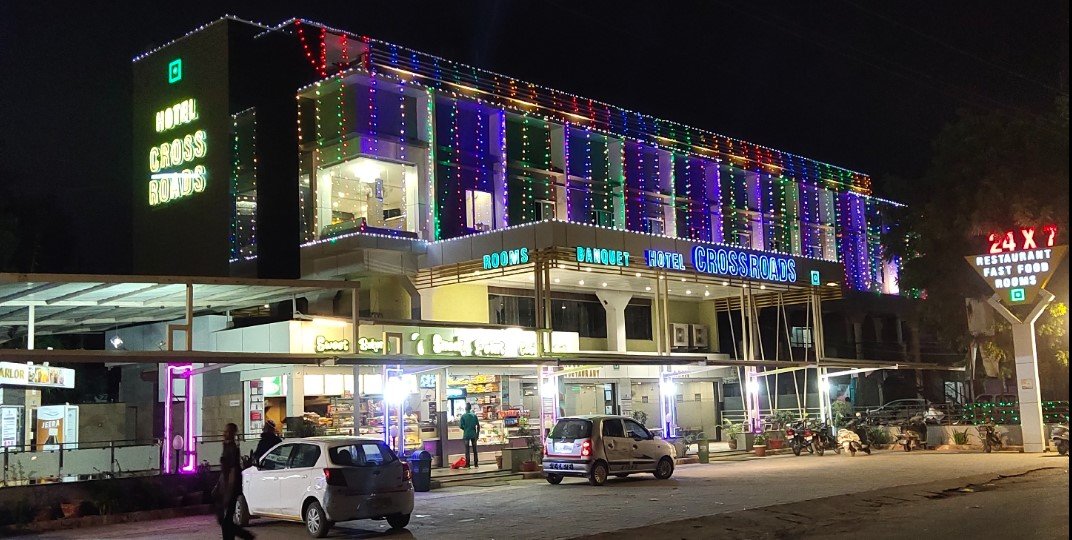 Hotel Crossroads